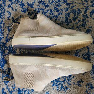 Rothys Chelsea Sneakers High Top in Sand Camo